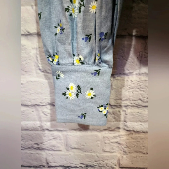Rachel Zoe light blue floral cropped blouse with smocked bodice Size Small NEW - Picture 4 of 7
